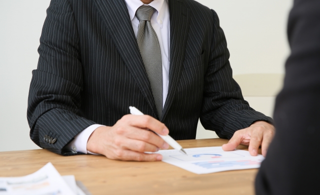 マンション管理士を顧問として採用して理事(役員)の負担を減らす