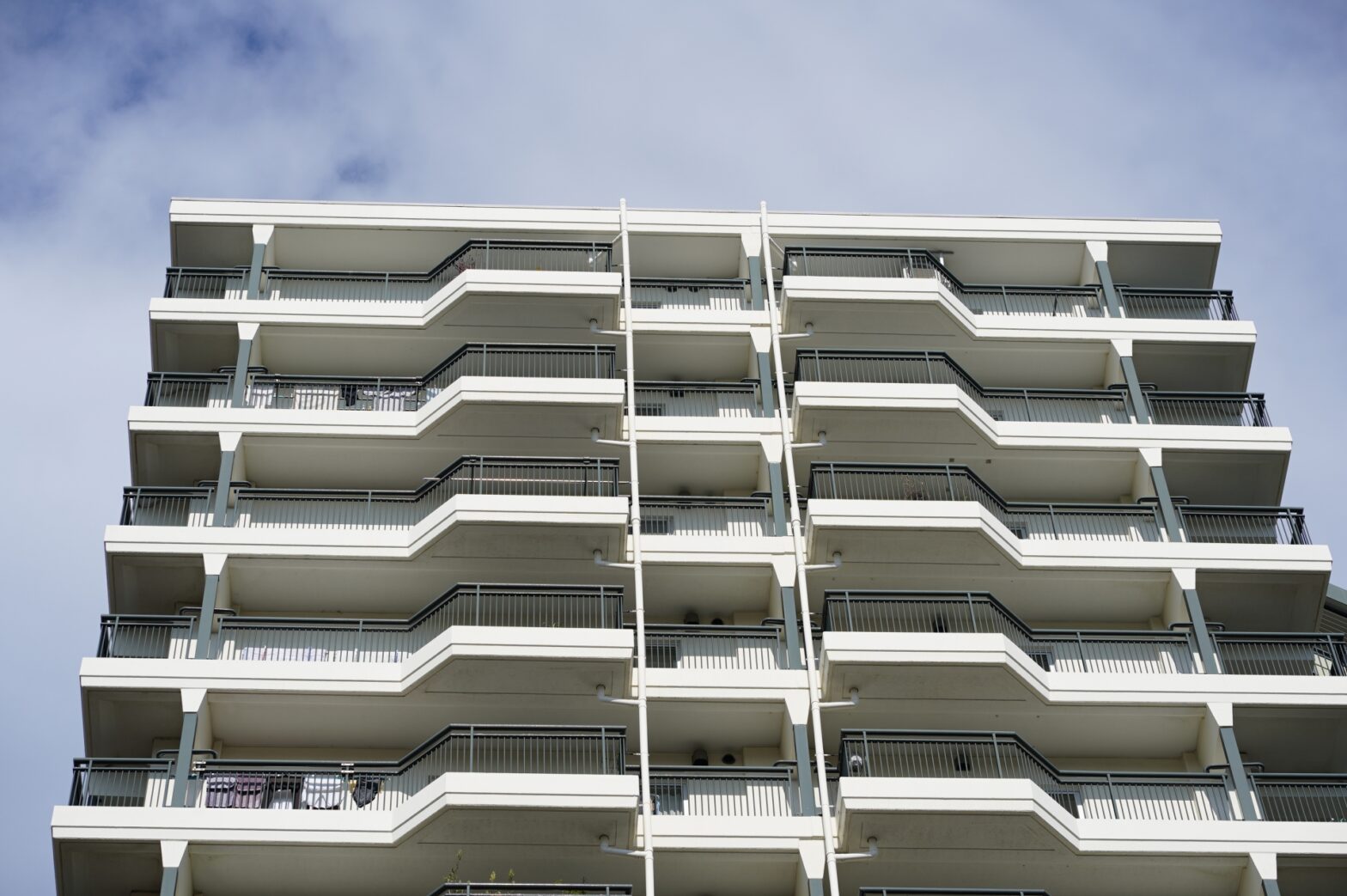 マンション管理組合の法人化を検討する事情とメリット・デメリット