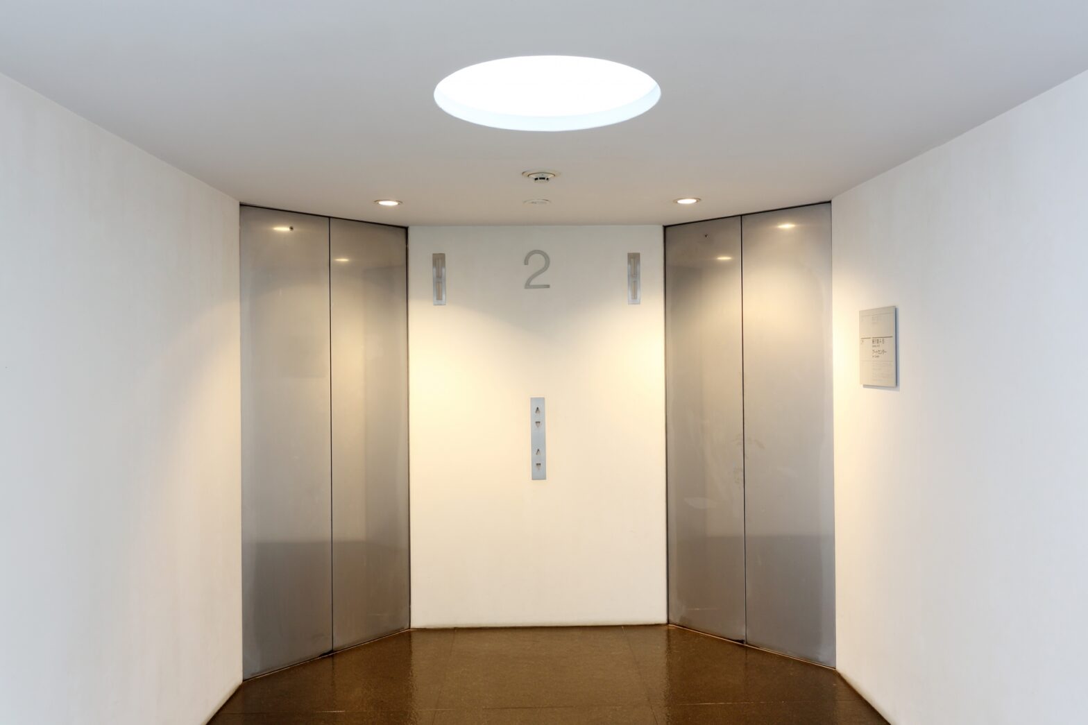 エレベーター保守点検費用の「相場」と「メーカー系・独立系」メンテナンス会社の違い