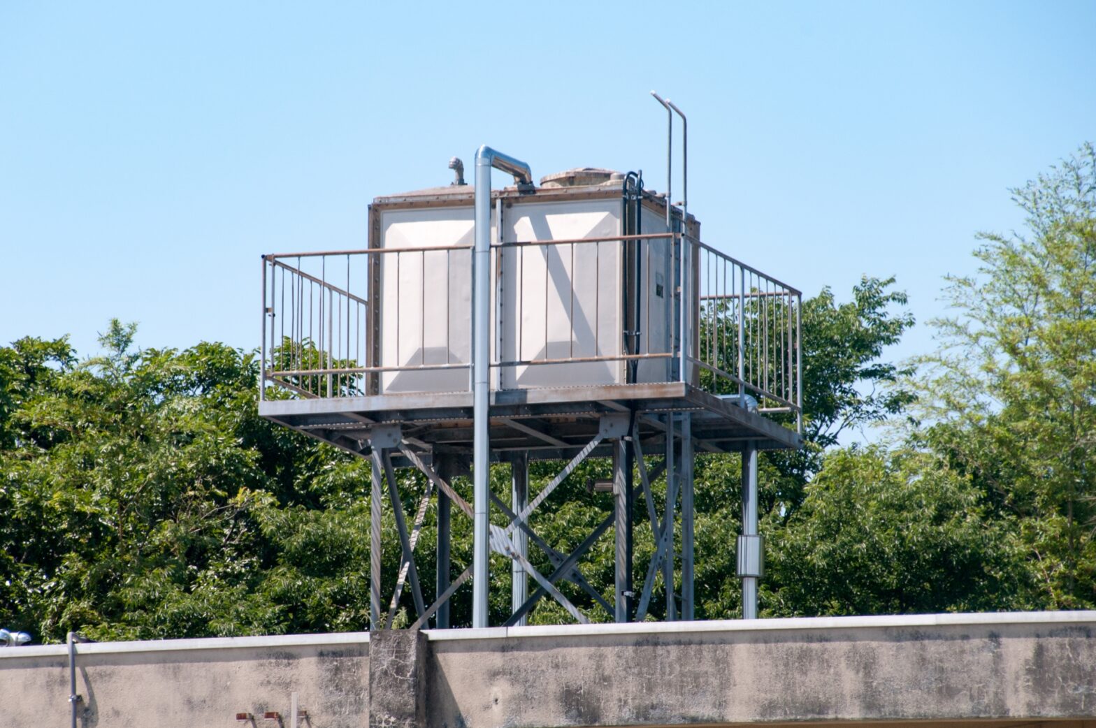 マンションの受水槽を撤去して、直結給水方式に変更するメリットとデメリット