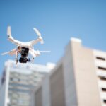 ドローンによる外壁調査は大規模修繕工事・特殊建築物定期調査でも活用されている