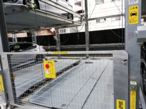 機械式駐車場の点検は、信頼の「メーカー系」価格の安さで「独立系」？