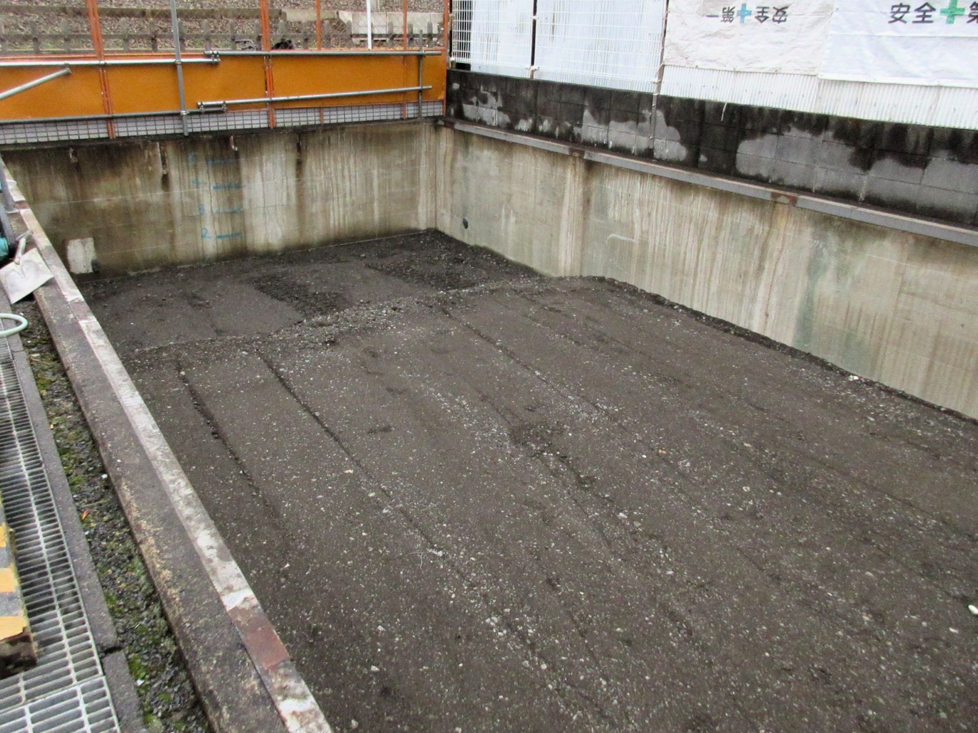 屋外ピットに最適な『埋め戻し工法』の仕組みと注意すべきリスク