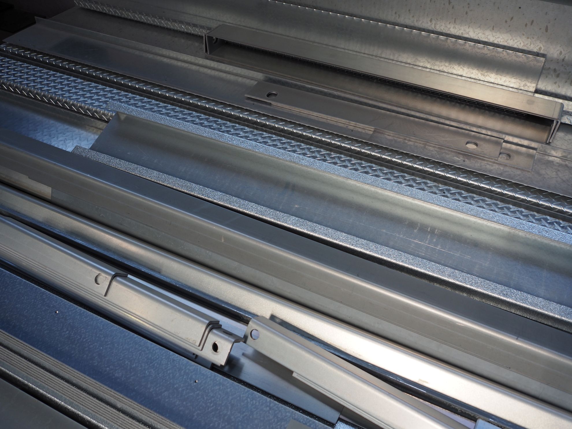 鋼製平面化で確認すべき内部構造3点｜耐荷重3t仕様とボルト接合を推奨する理由