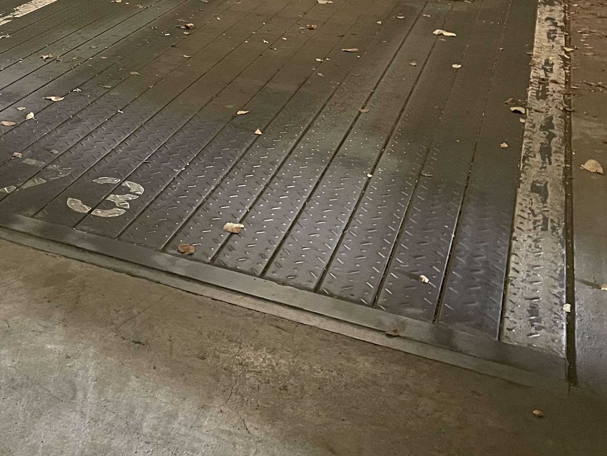 鋼製平面化工法の業者選び。大手メーカーだから安心、安いから危険は間違い？