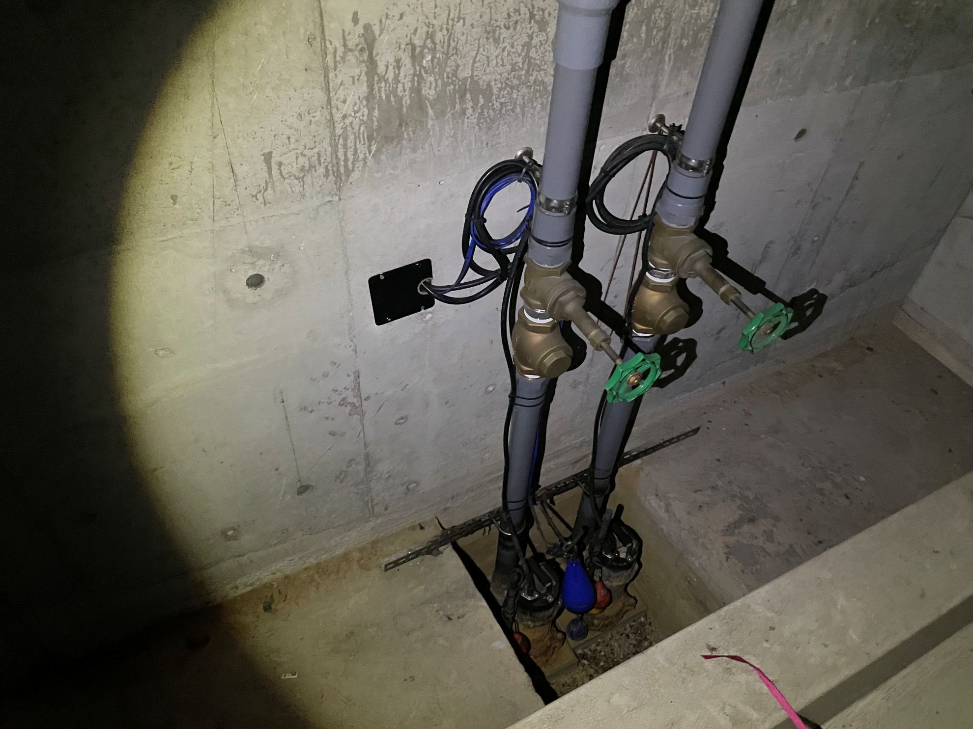 平面化後も必要？地下ピットの「排水ポンプ」の点検と水害対策