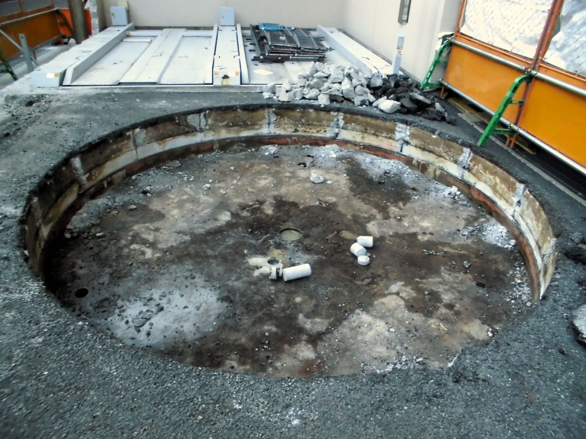 ターンテーブルは平面化工事で一緒に撤去すべき？残す・撤去の判断基準